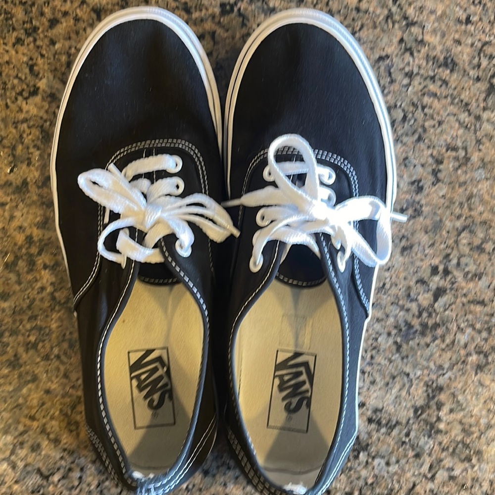 EUC Vans Off the Wall Men or Women’s black canvas tennis shoes. Size 9M or 10.5W